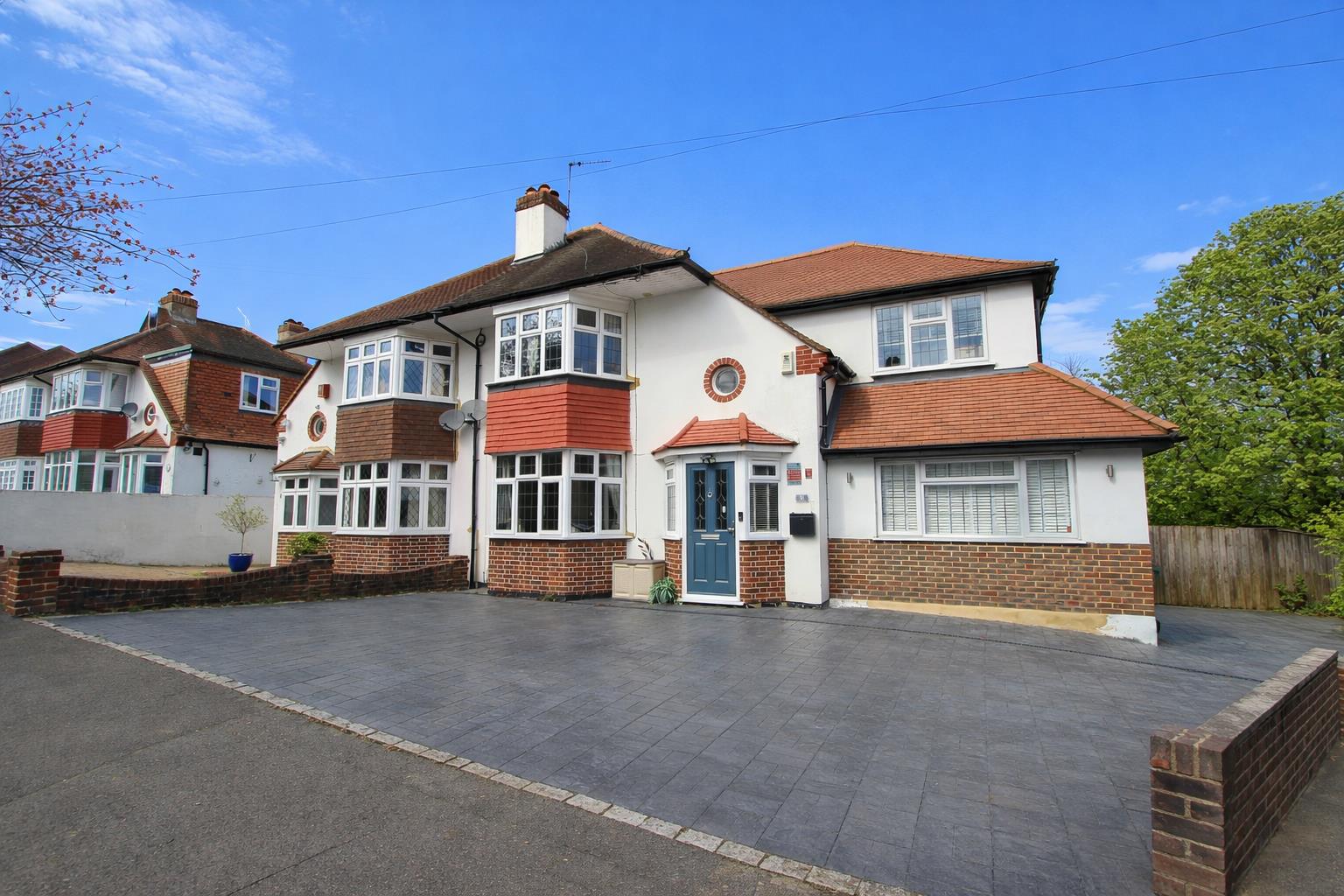 5 bed property in Northwood Road, Carshalton